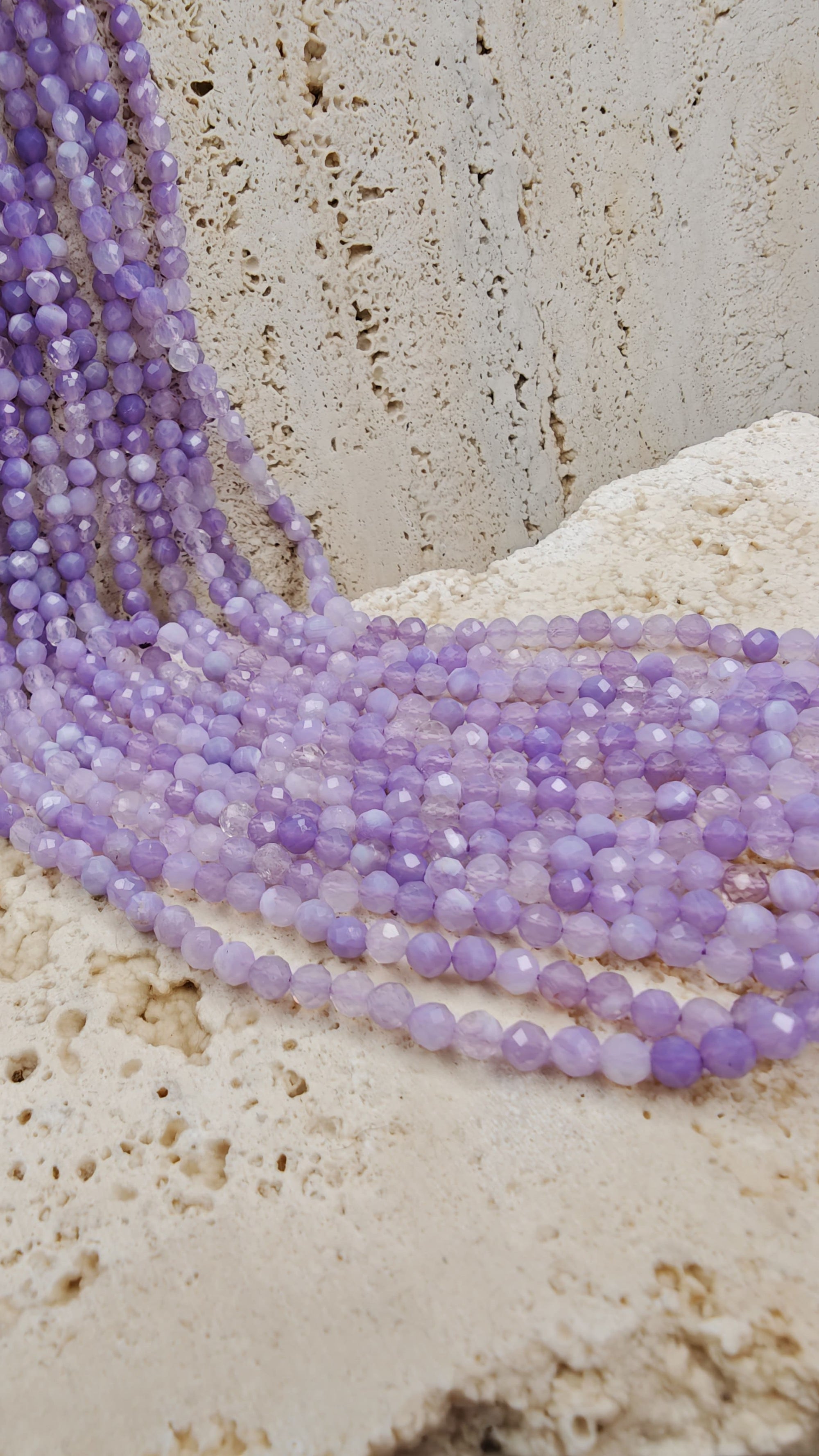 Calcedonia lavanda - Hilo 4 mm facetada