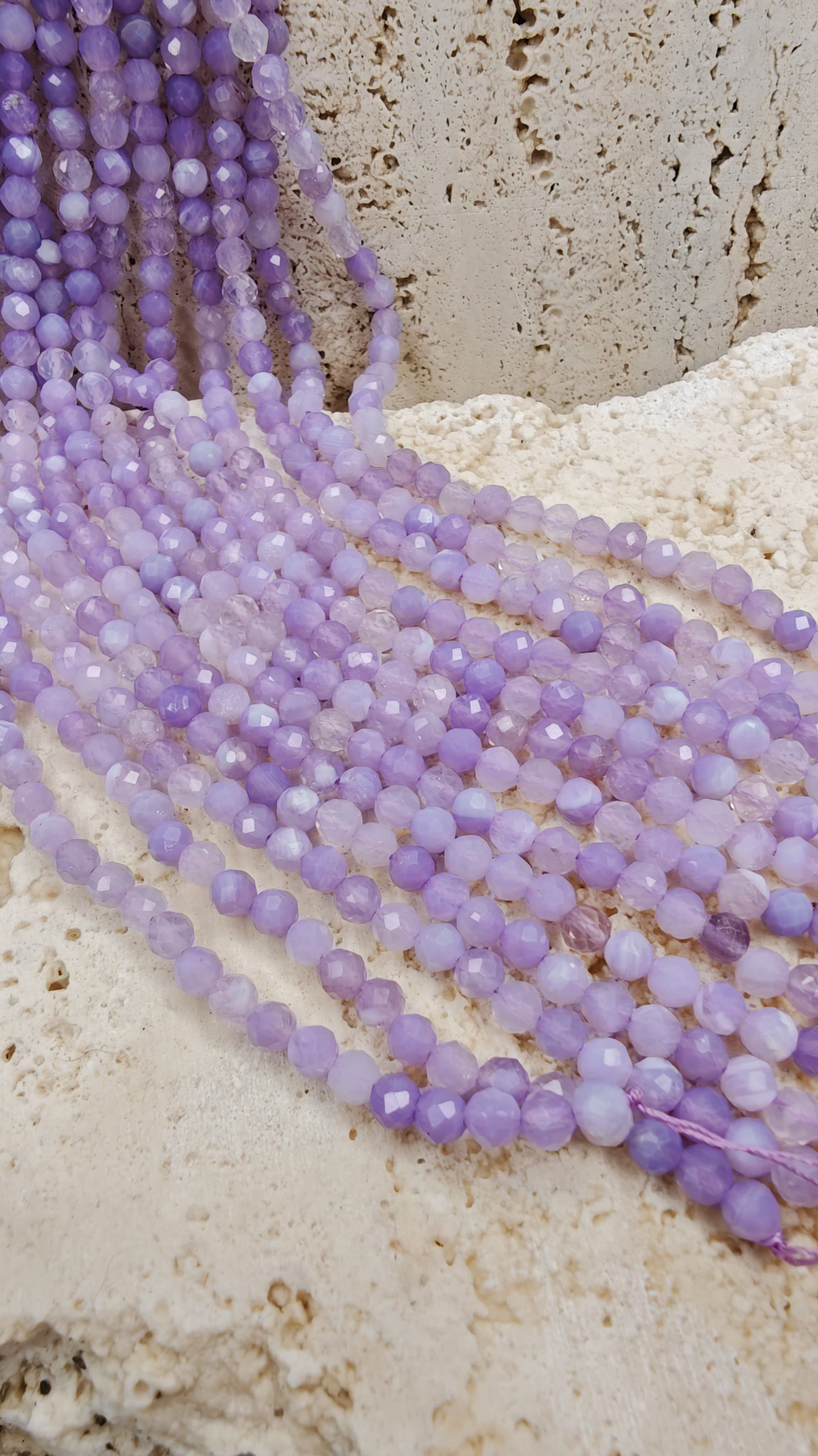 Calcedonia lavanda - Hilo 4 mm facetada