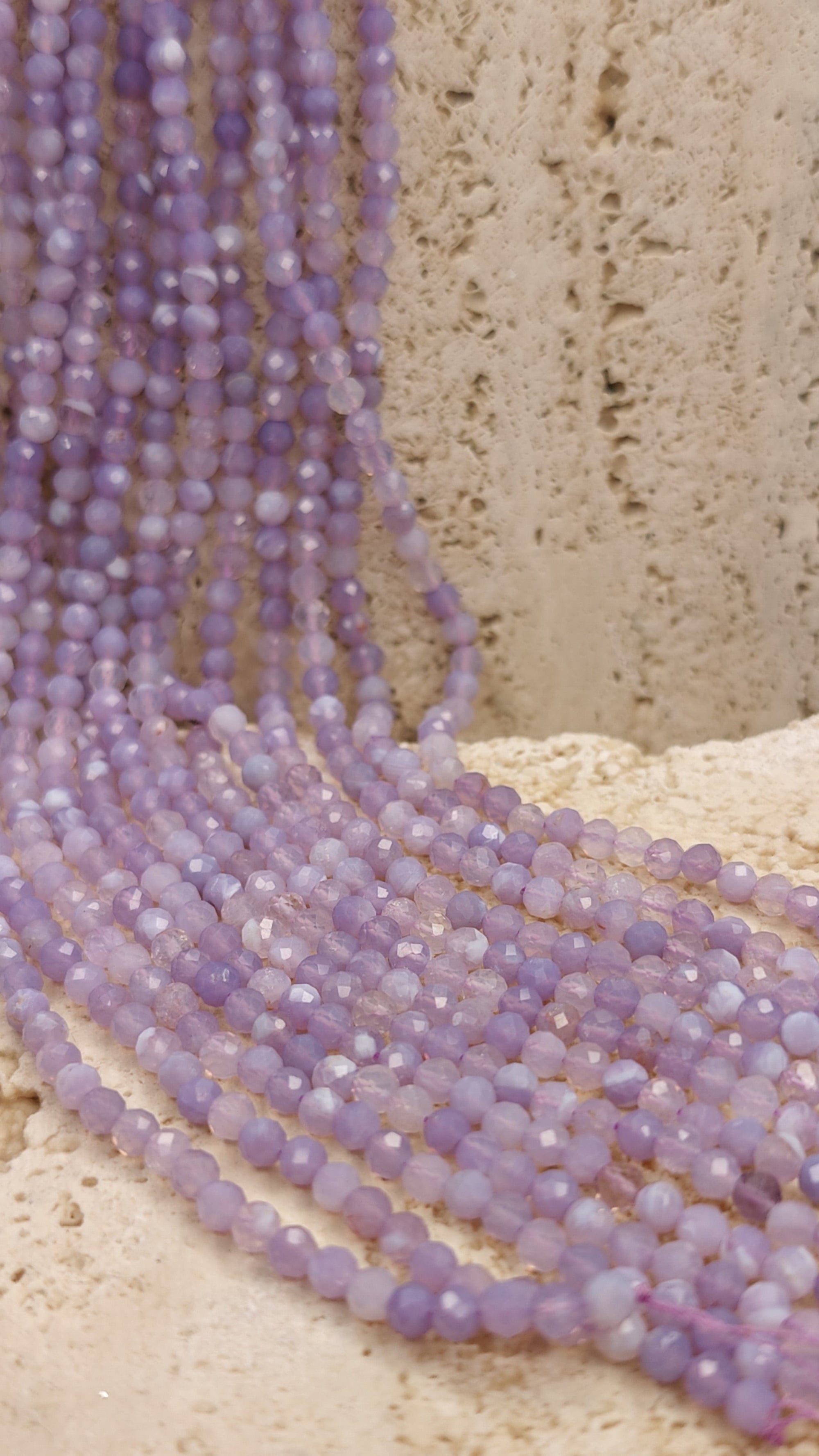 Calcedonia lavanda - Hilo 4 mm facetada