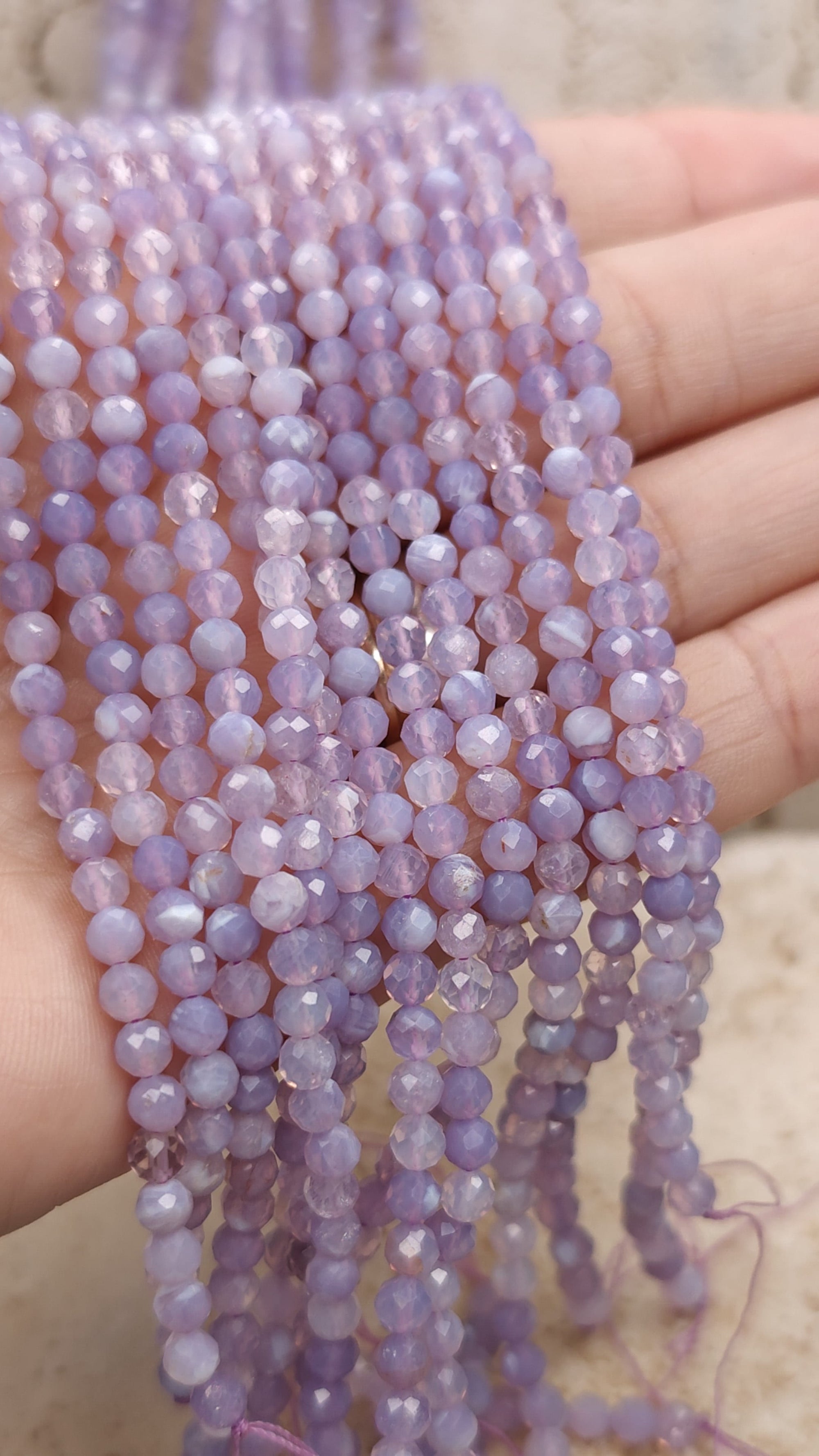 Calcedonia lavanda - Hilo 4 mm facetada