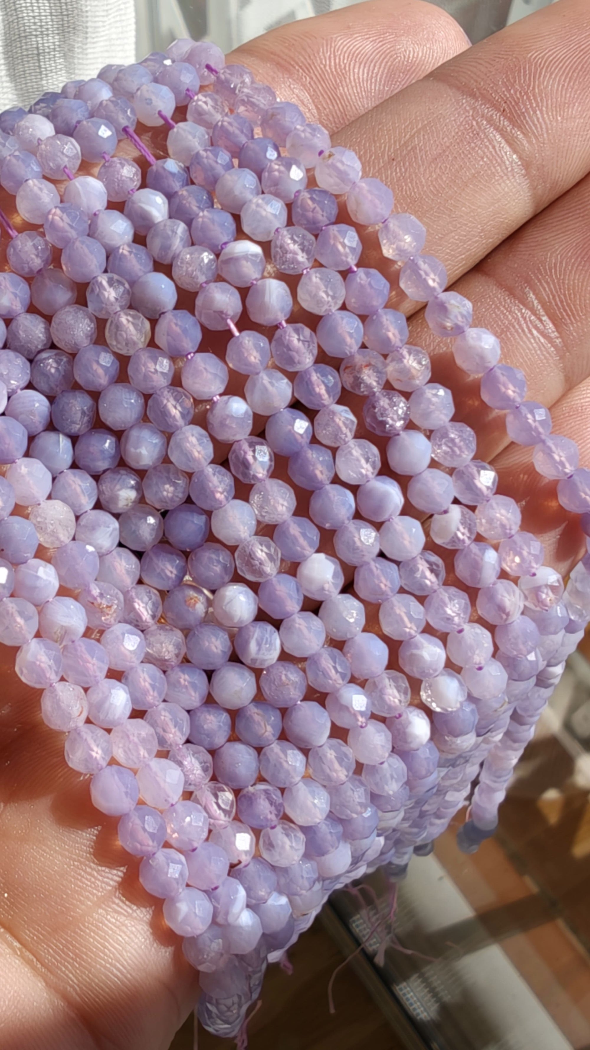 Calcedonia lavanda - Hilo 4 mm facetada